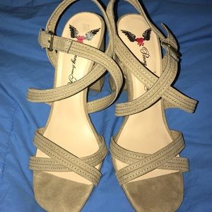 Kenny loves Penny Heels